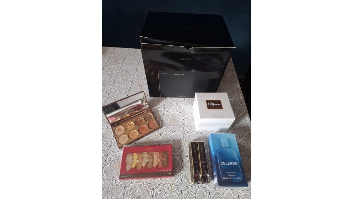 Kit maquiagem e perfume