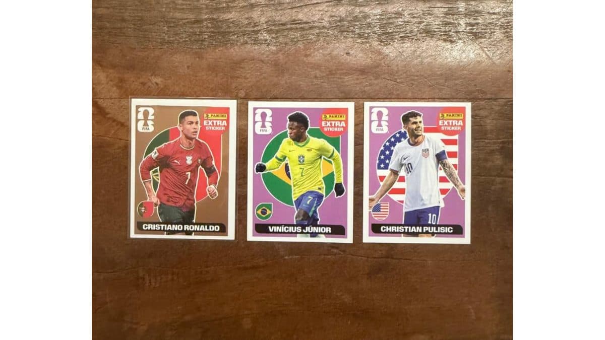 Figurinhas LEGENDS - 1) Cristiano Ronal Bronze - 2) Vinicius Junior Lilás - 3) Pulisic Lilás