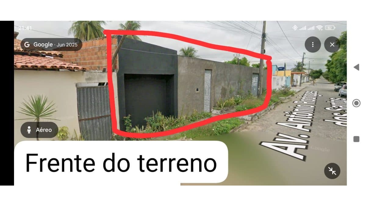 Terreno de 24 metros de frente por 30 metros de comprimento.