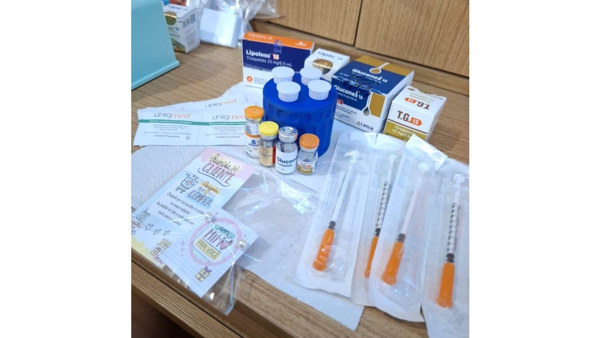 4 Kits Degustação + Porta Ampola + kit aplicação