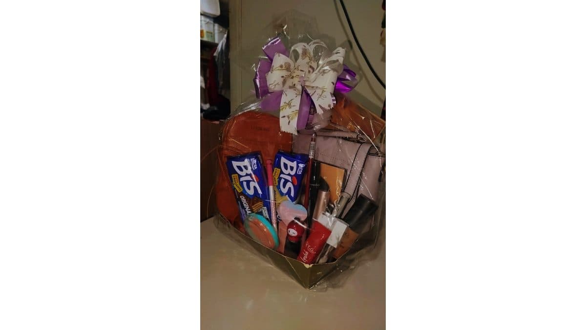 Cesta de maquiagens com 2 bolsas