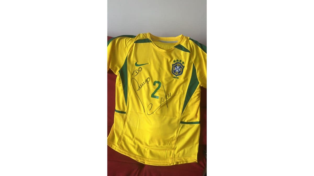 Camiseta autografada pelo Cafu do Brasil - rifa solidária para cirurgia do Renato