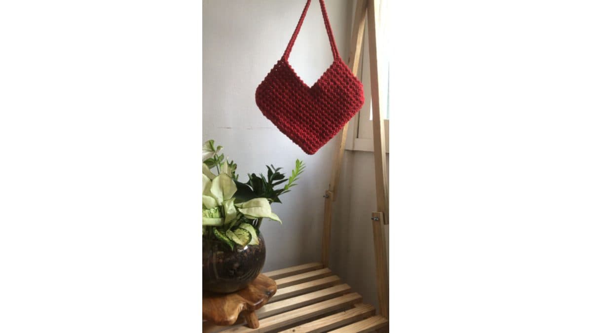 BOLSA DE MACRAMÉ VERMELHA