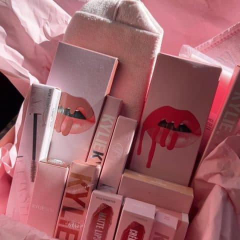 Kit exlusivo de produtos da marca da Kylie Jenner