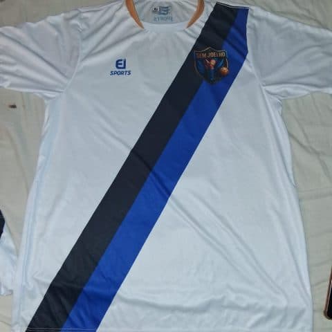Uma camisa (sem número)