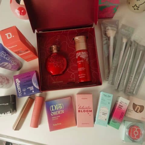 Kit de maquiagem (Avaliado em 1000 reais)
