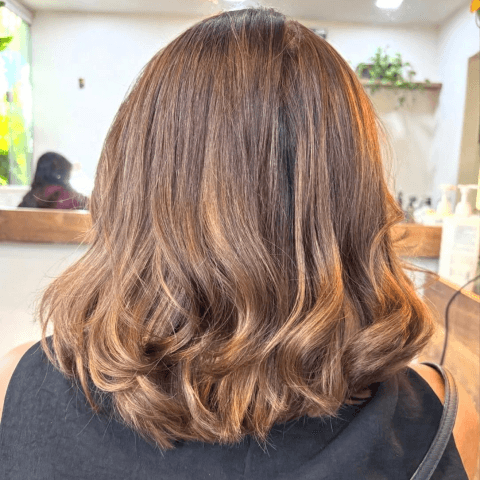3º LUGAR: 💇♀️ 01 Transformação: Morena Iluminada ou Luzes no Studio Sula