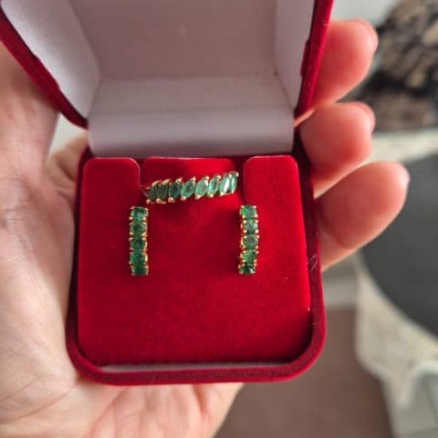 CONJUNTO DE JOIAS EM OURO COM ESMERALDAS OU R$ 2.000,00 via PIX